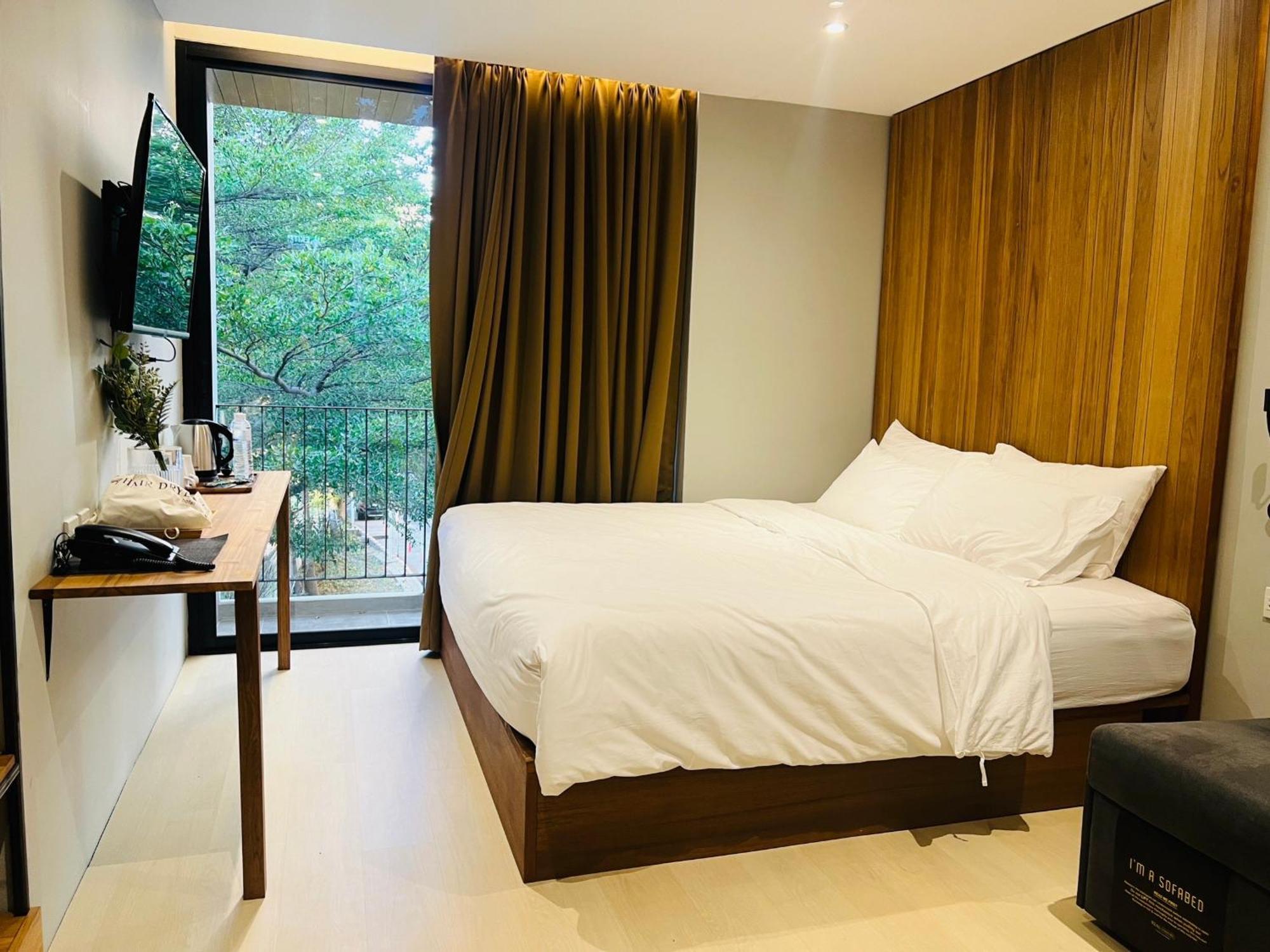 Woodstory Boutique Hotel Bangkok Exterior photo