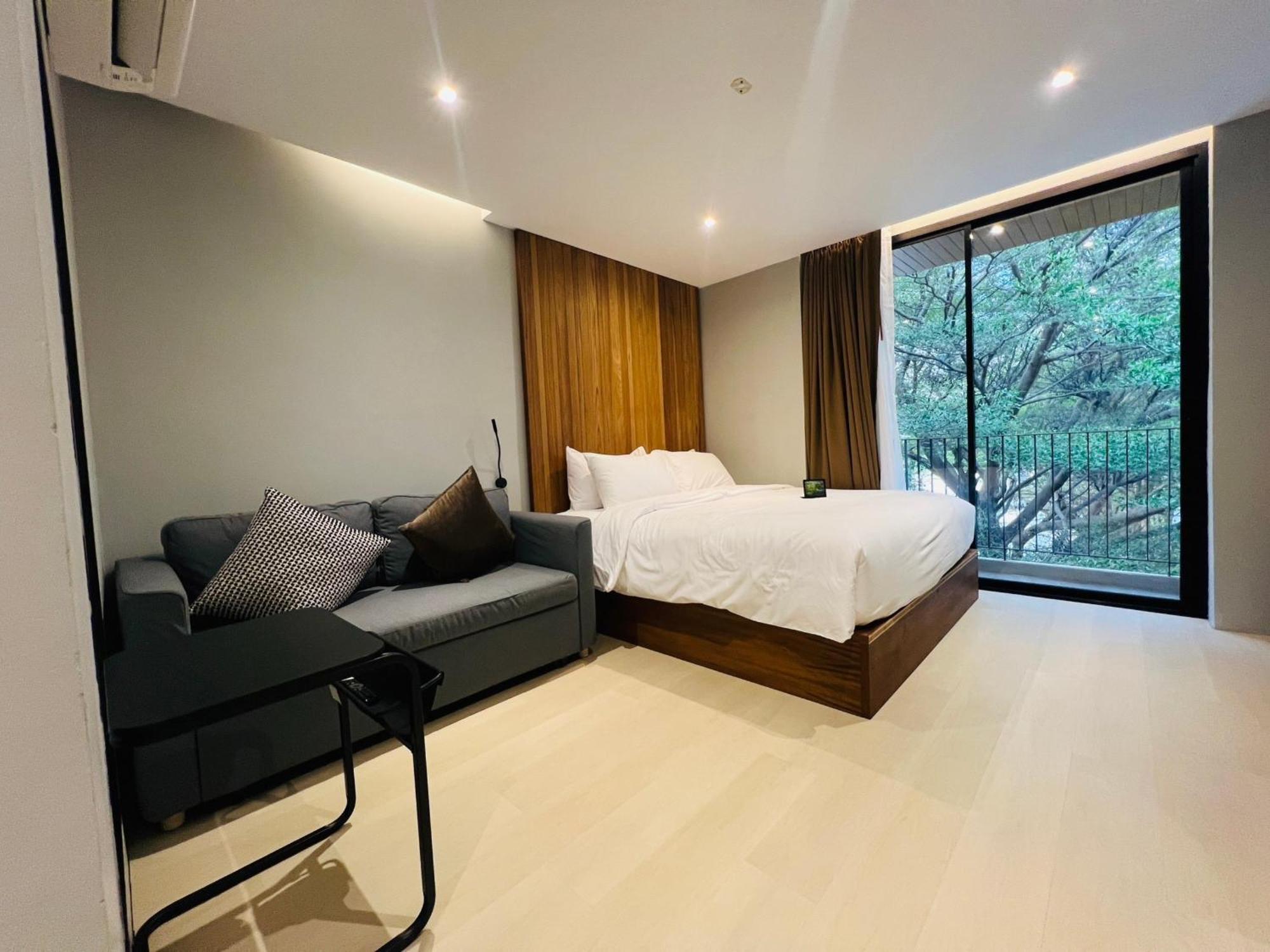 Woodstory Boutique Hotel Bangkok Exterior photo