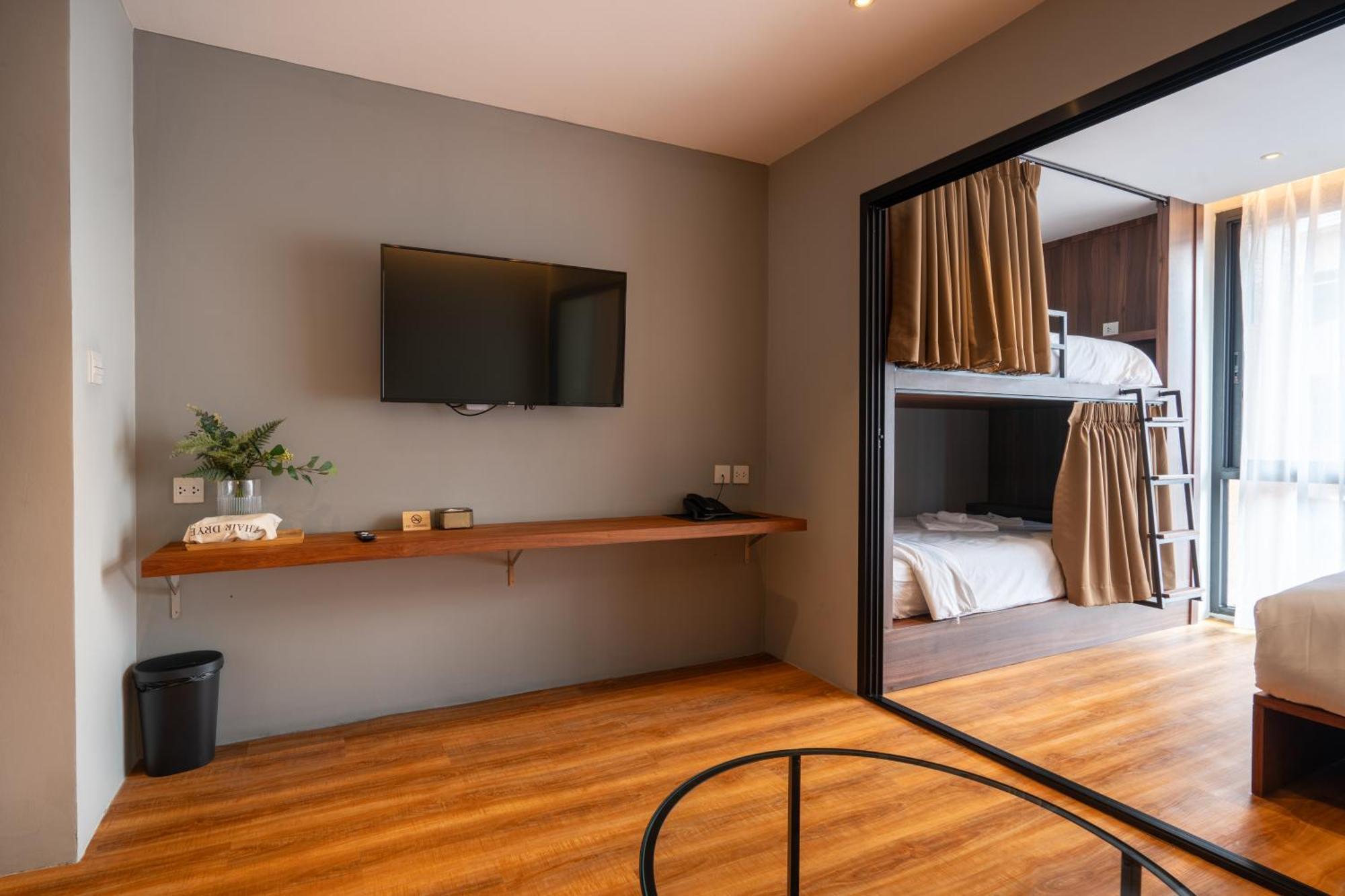 Woodstory Boutique Hotel Bangkok Exterior photo