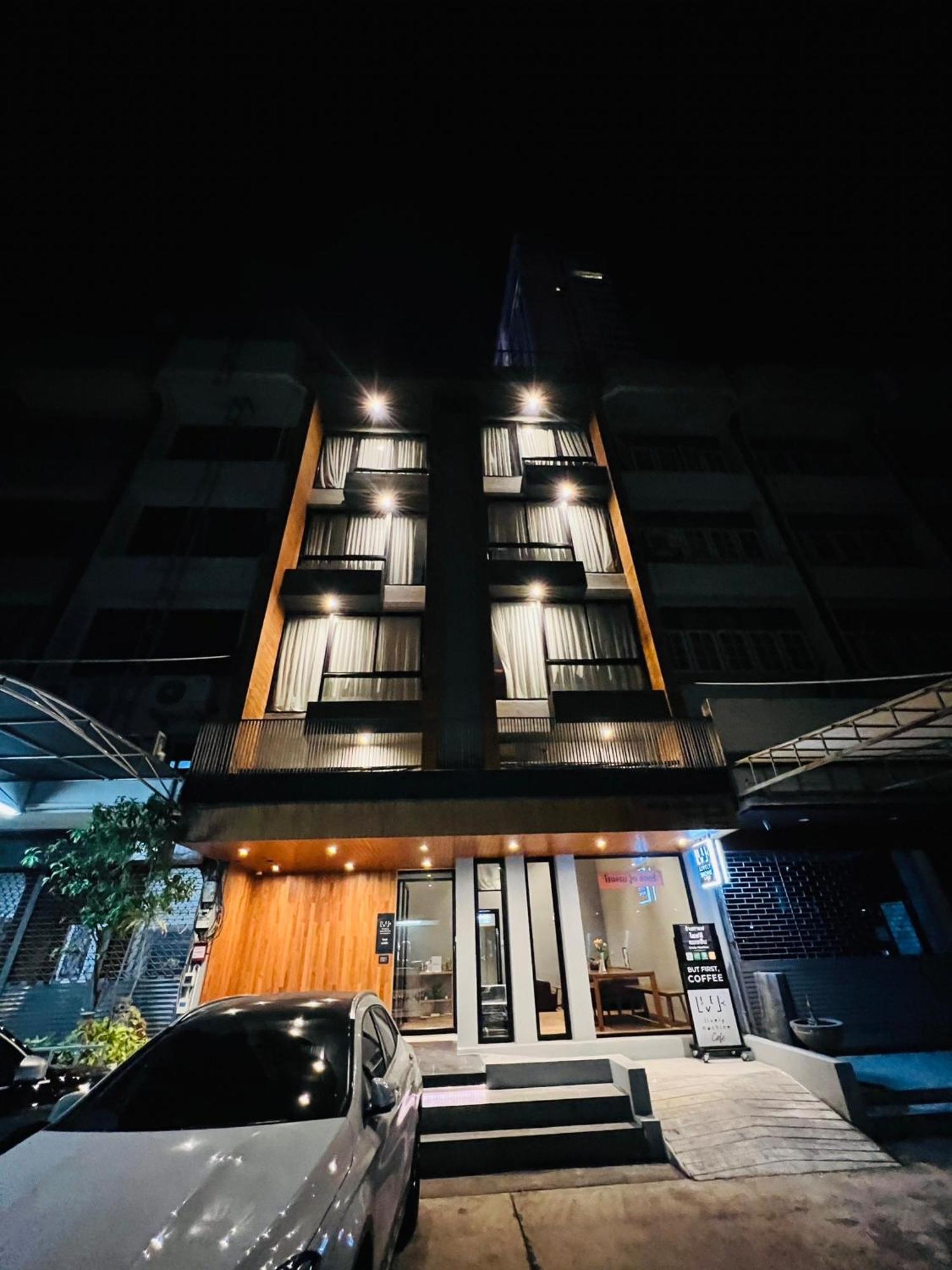 Woodstory Boutique Hotel Bangkok Exterior photo
