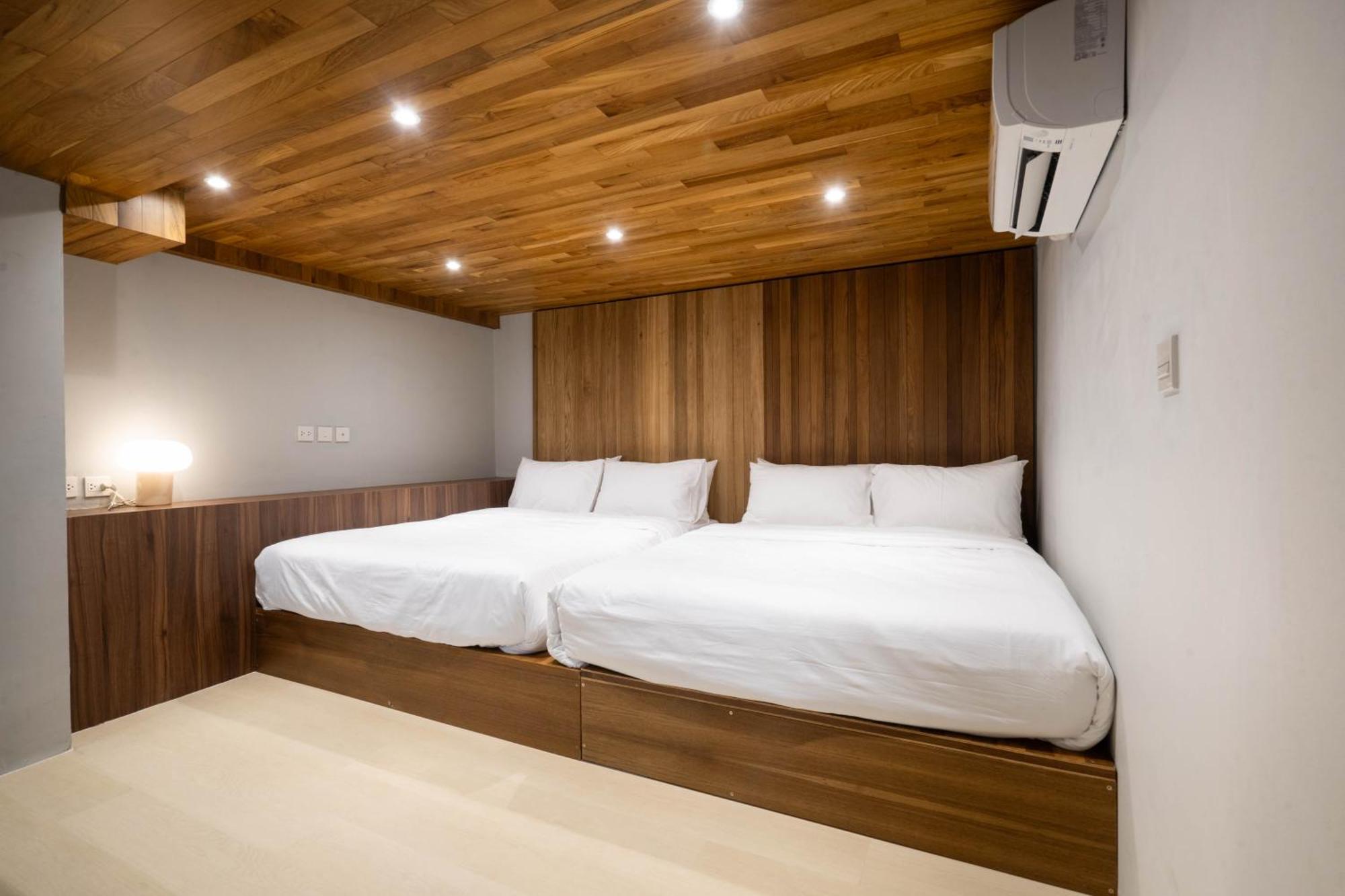Woodstory Boutique Hotel Bangkok Exterior photo